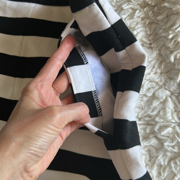 3/$20 Vintage Express Shorts, black and white stripe, size 2 - Picture 7 of 8